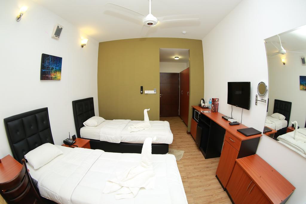 Kdu Hotel Boralesgamuwa Exterior photo