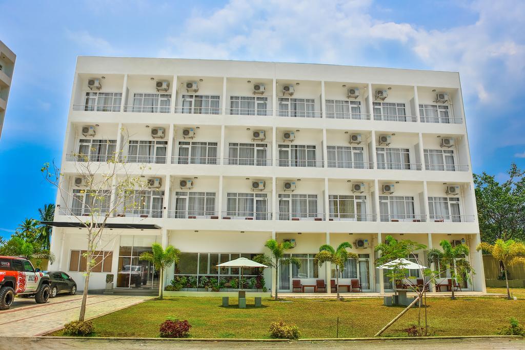 Kdu Hotel Boralesgamuwa Exterior photo